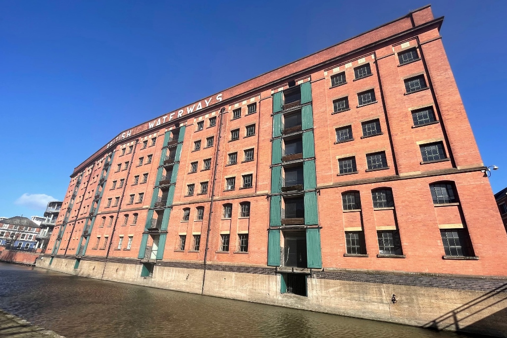 Nottingham Warehouse Transforms into Modern Flats - Financial News